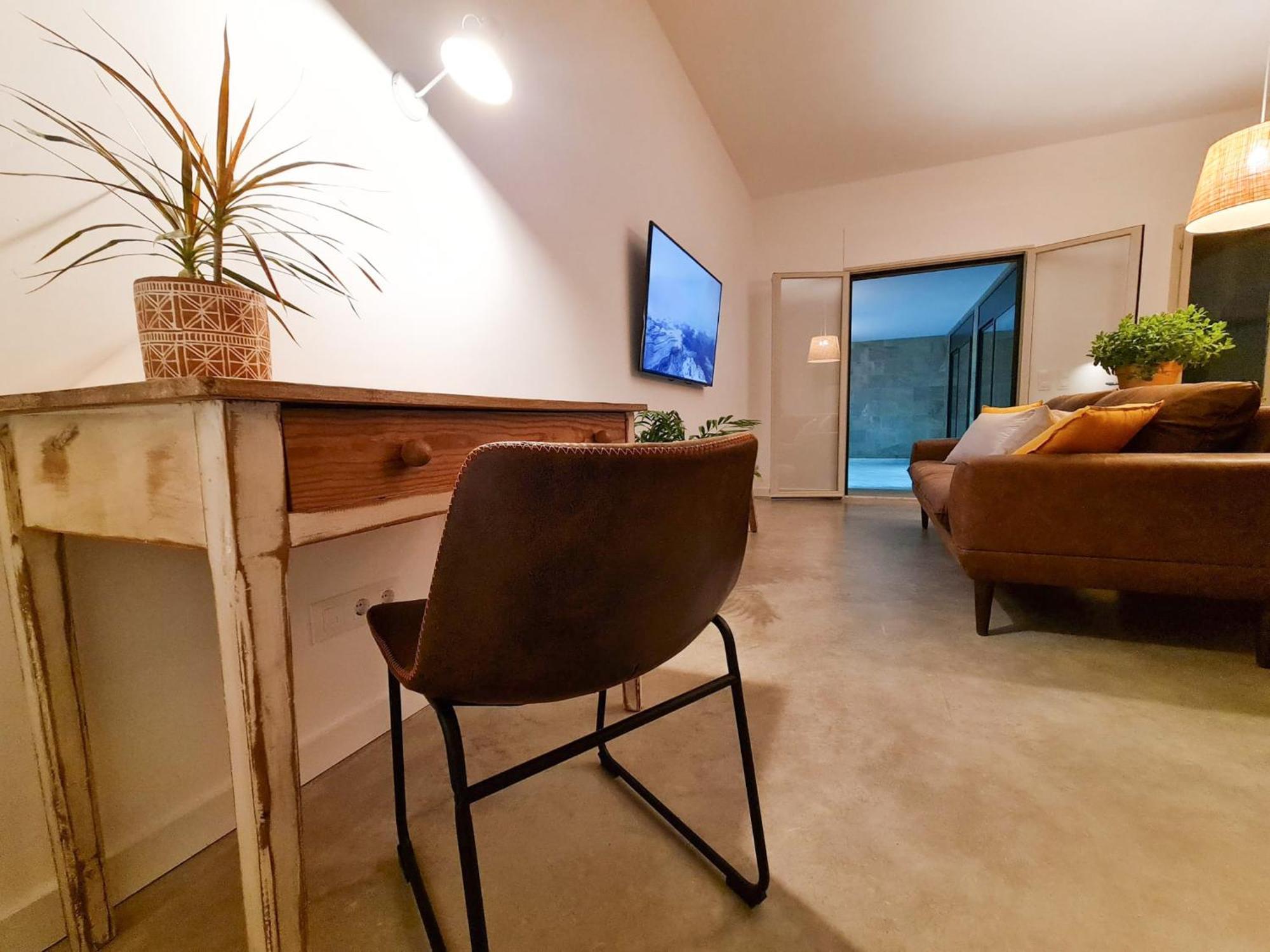 Loft Con Piscina Climatizada De Agua Salada Y Parking En El Centro De Figueres Lägenhet Figueres  Exteriör bild