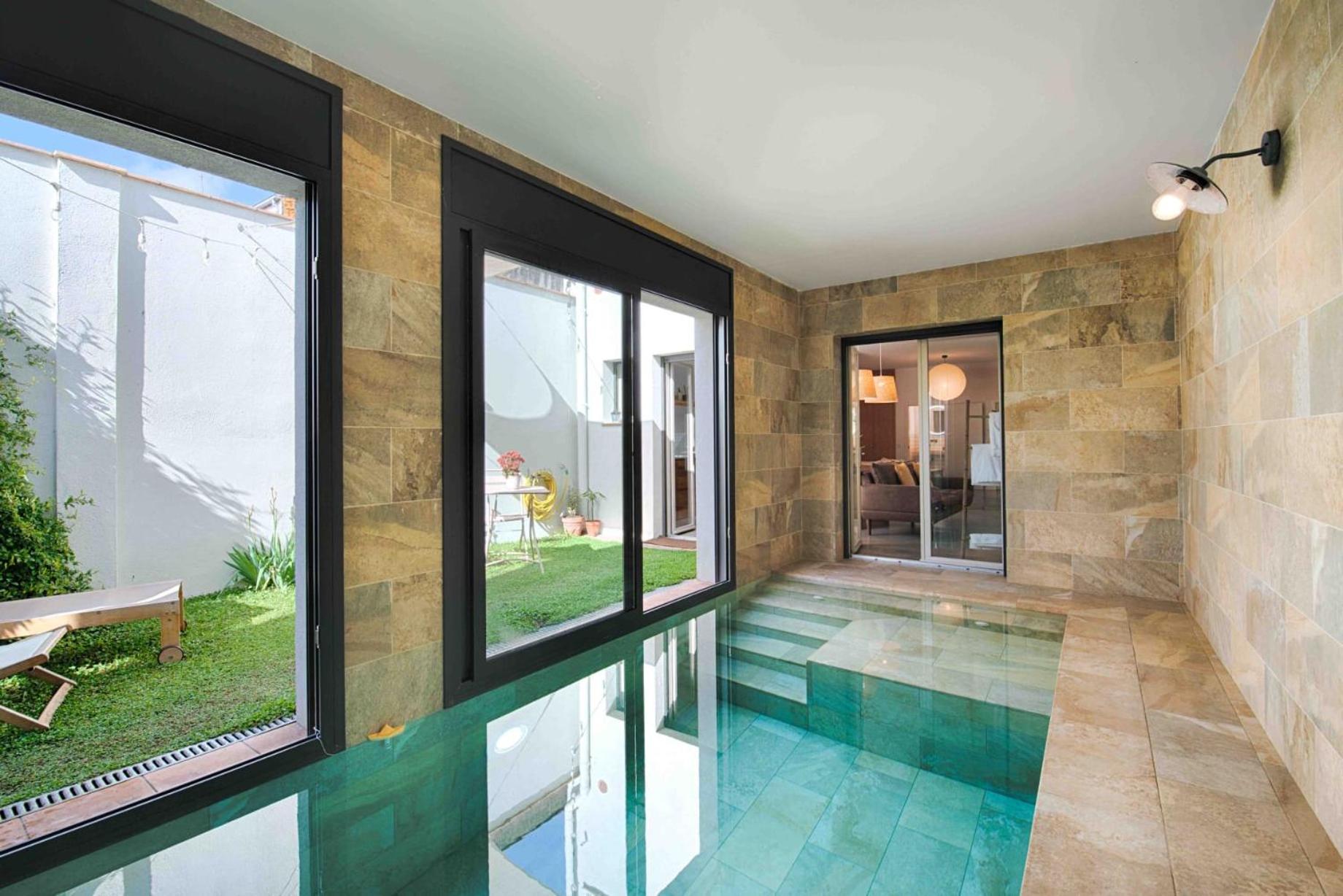 Loft Con Piscina Climatizada De Agua Salada Y Parking En El Centro De Figueres Lägenhet Figueres  Exteriör bild