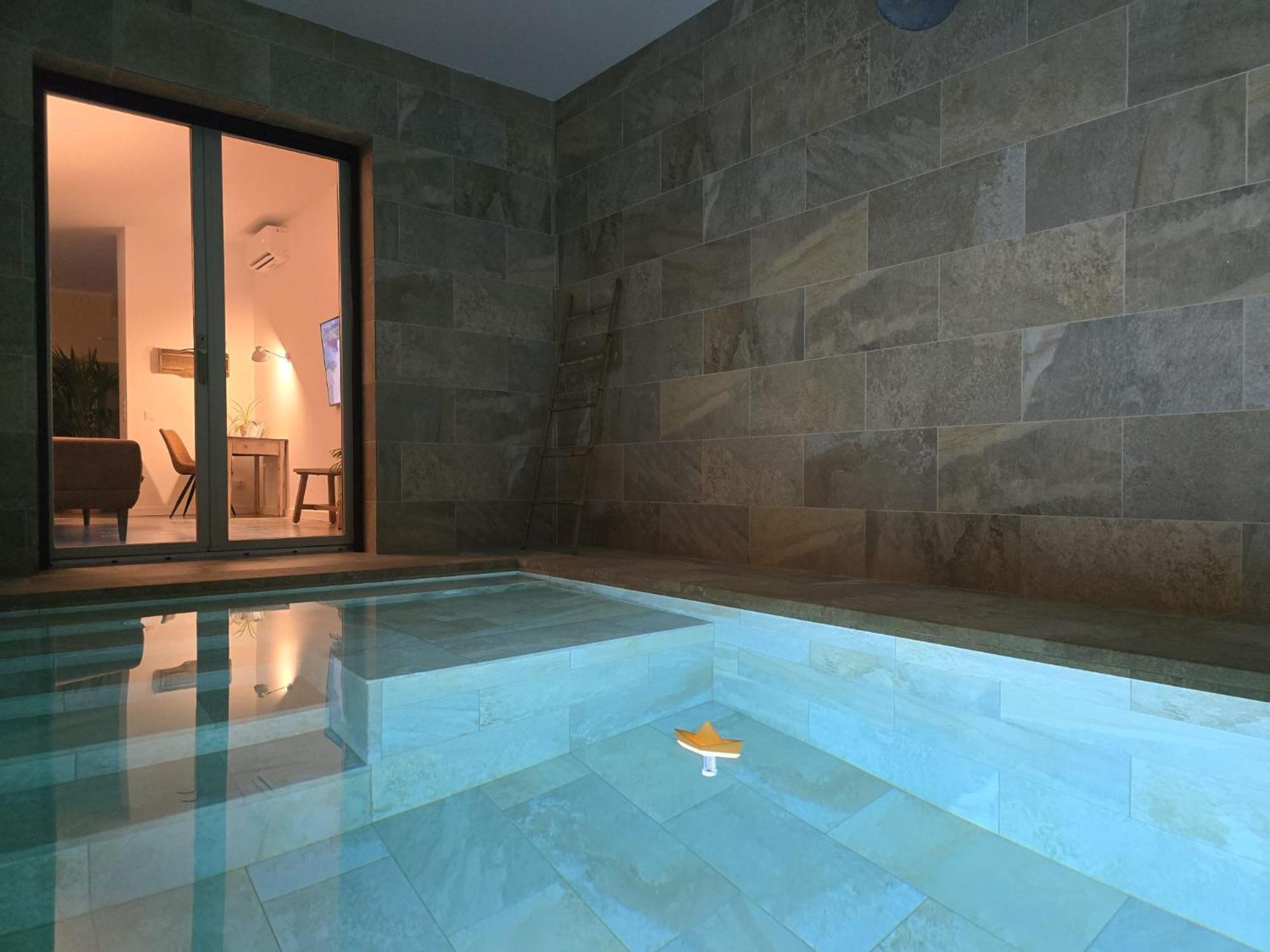 Loft Con Piscina Climatizada De Agua Salada Y Parking En El Centro De Figueres Lägenhet Figueres  Exteriör bild
